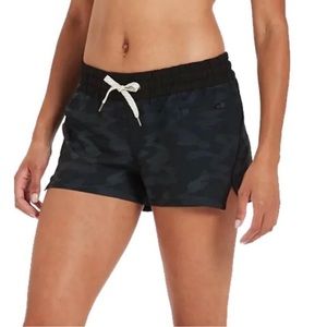 Vuori Clementine 2.0 Women’s Shorts, size small in black camo